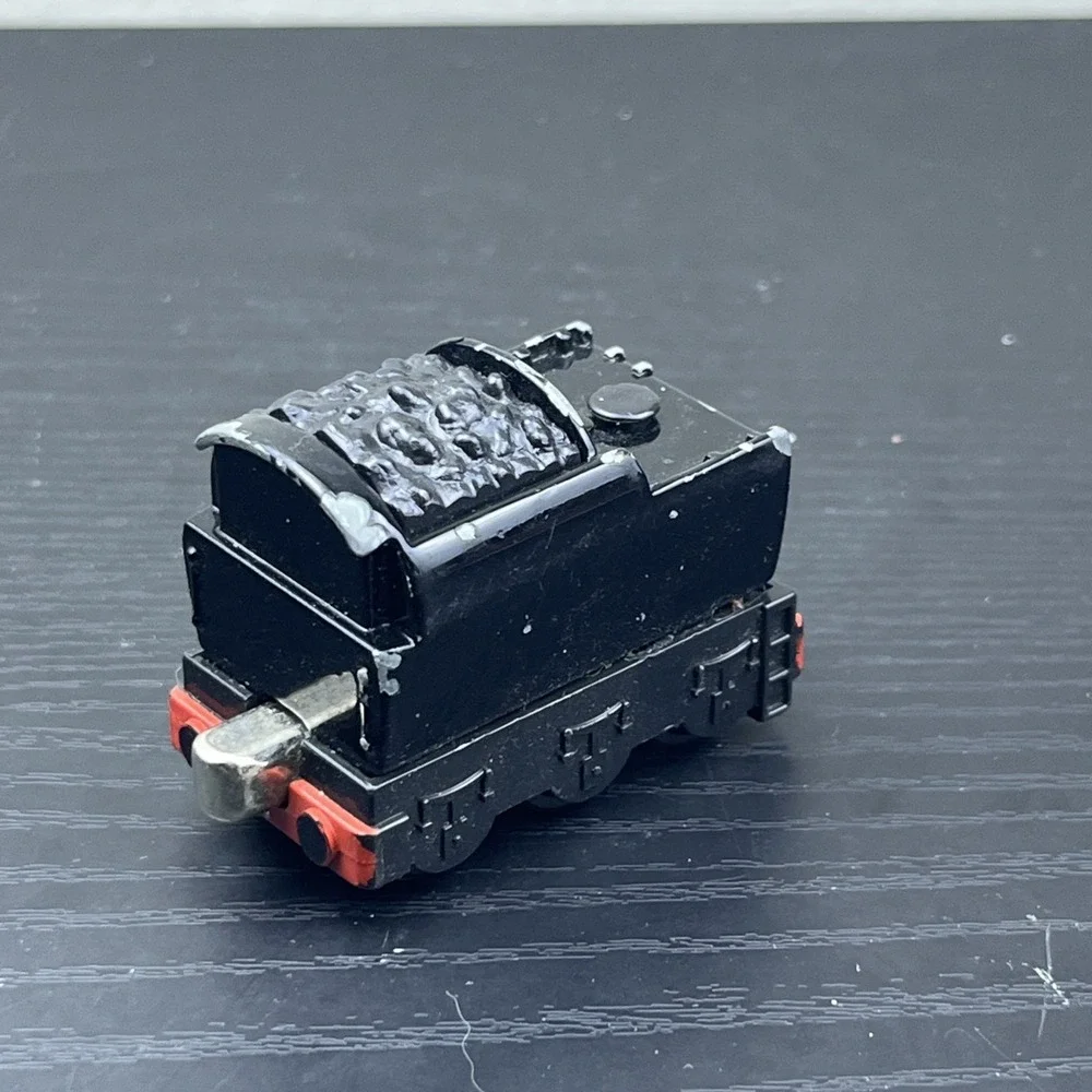 Mattel Thomas & Friends Neville's Coal Tender Die-Cast Metal Magnetic Train Car